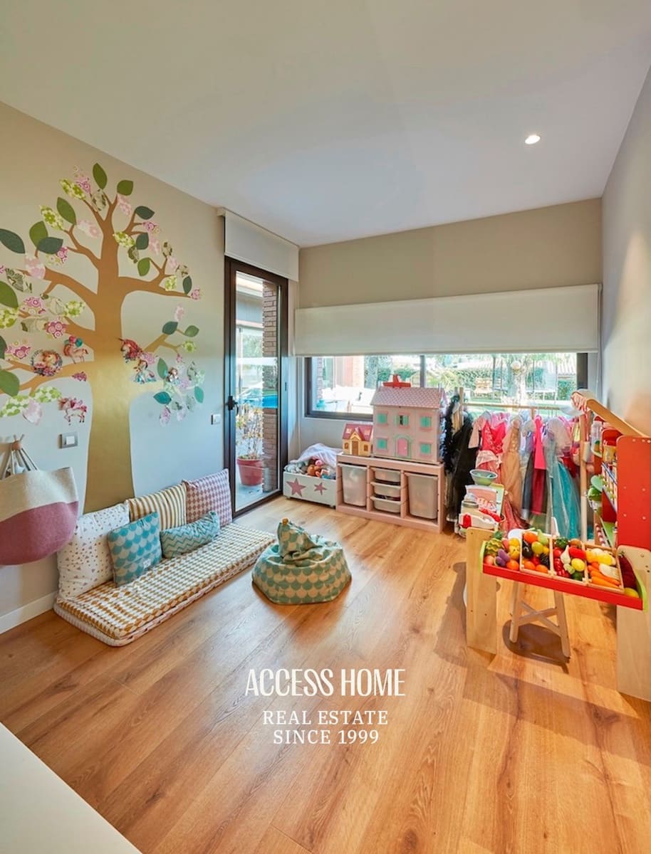 4 bedroom Villa for sale in Sant Vicenc de Montalt with pool garage - € 1,395,000 (Ref: 9254436)