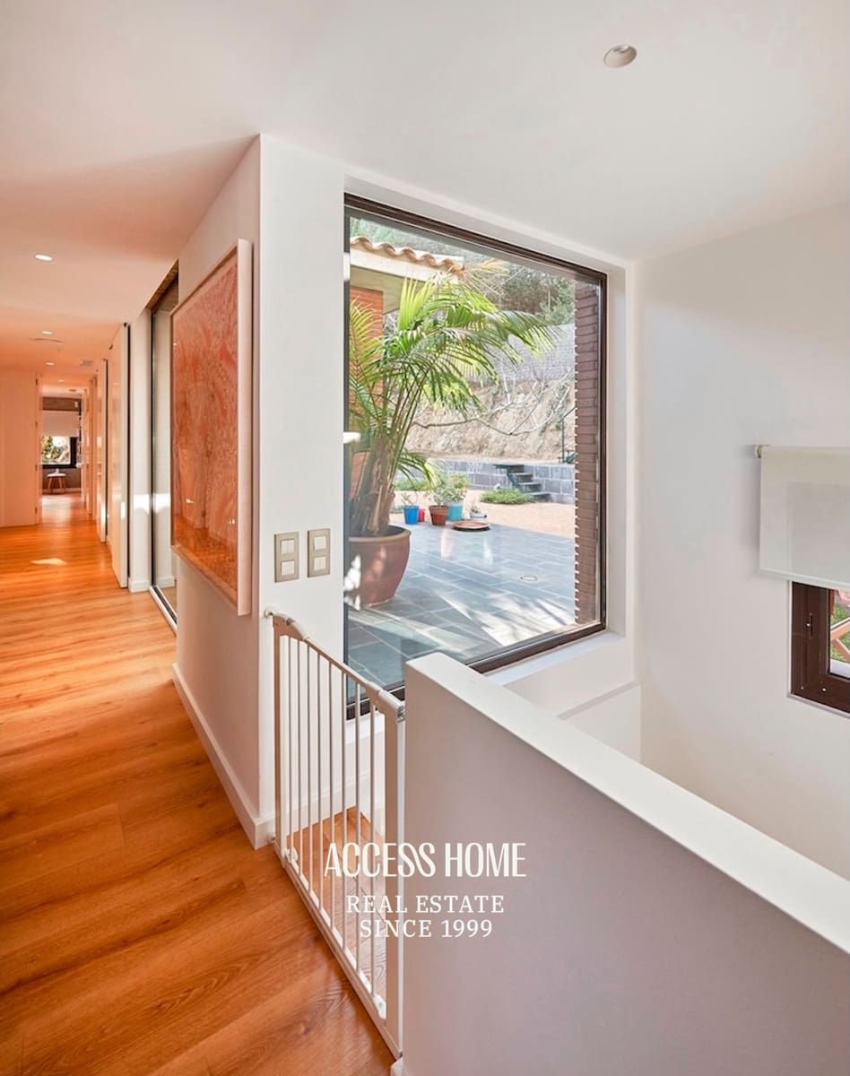 4 bedroom Villa for sale in Sant Vicenc de Montalt with pool garage - € 1,395,000 (Ref: 9254436)