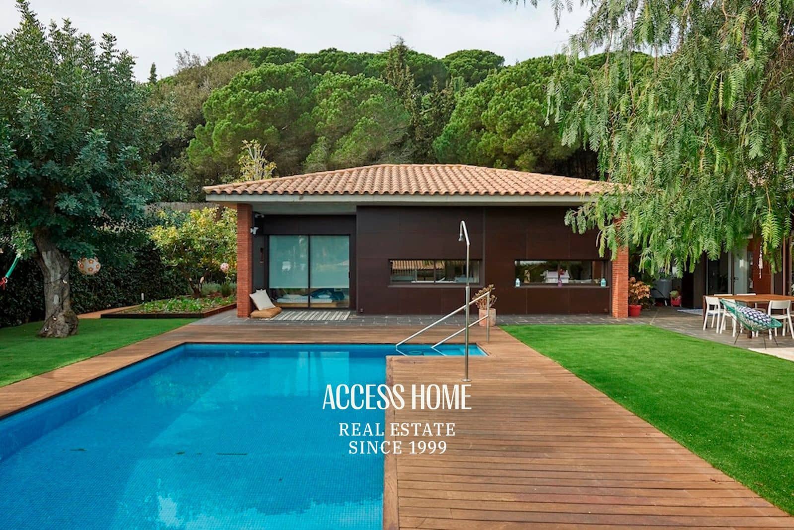 4 bedroom Villa for sale in Sant Vicenc de Montalt with pool garage - € 1,395,000 (Ref: 9254436)