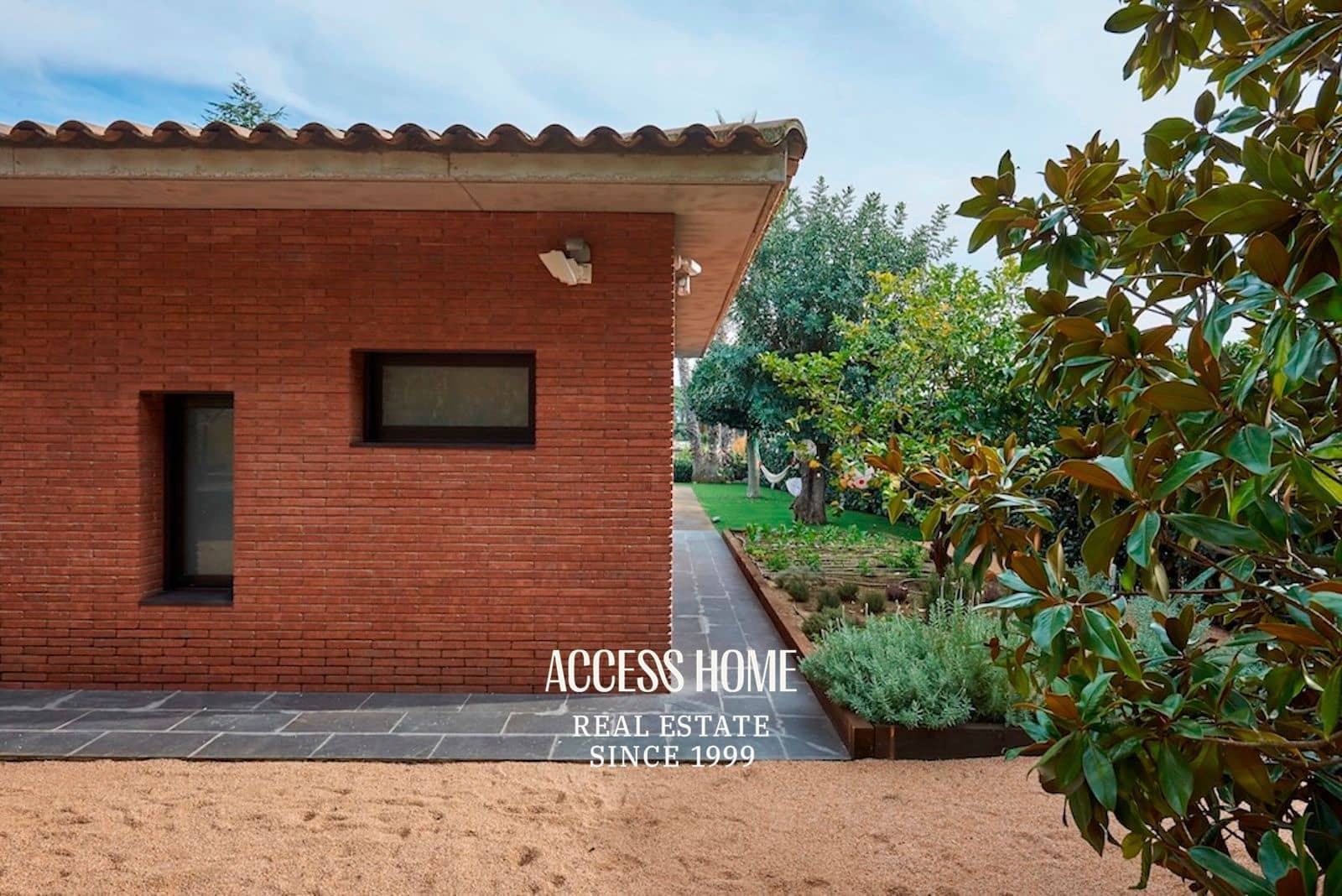 4 bedroom Villa for sale in Sant Vicenc de Montalt with pool garage - € 1,395,000 (Ref: 9254436)