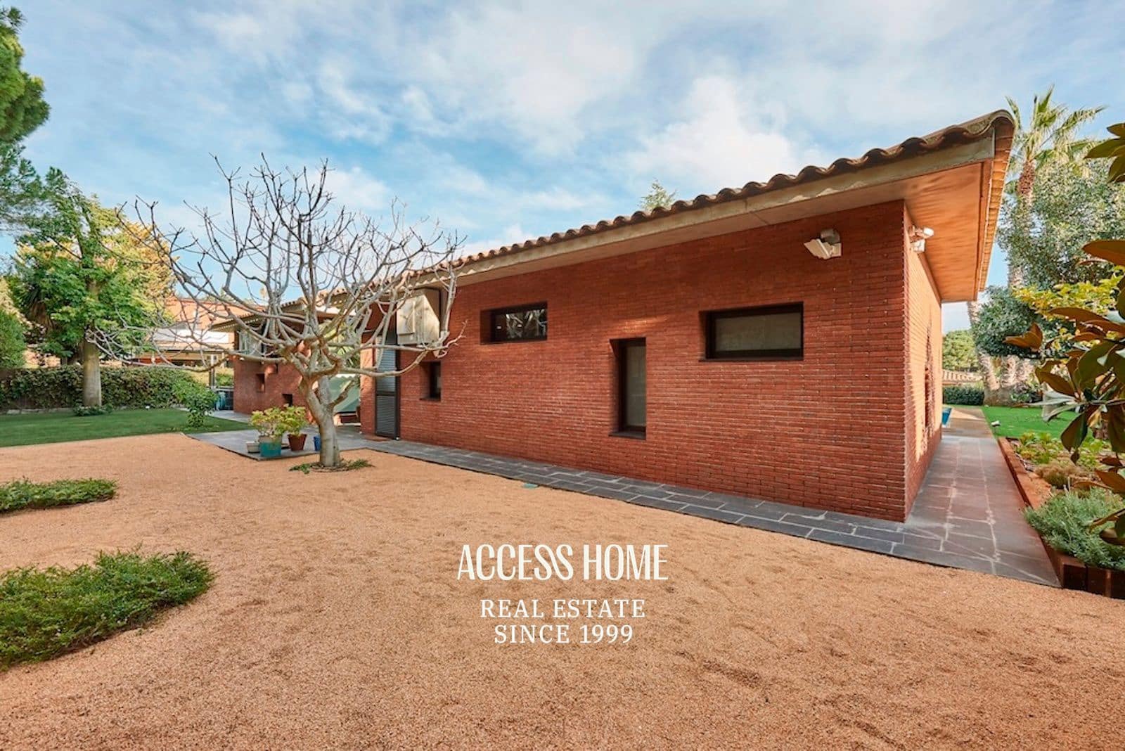 4 bedroom Villa for sale in Sant Vicenc de Montalt with pool garage - € 1,395,000 (Ref: 9254436)