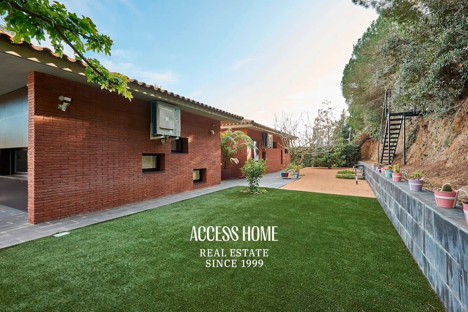 4 bedroom Villa for sale in Sant Vicenc de Montalt with pool garage - € 1,395,000 (Ref: 9254436)