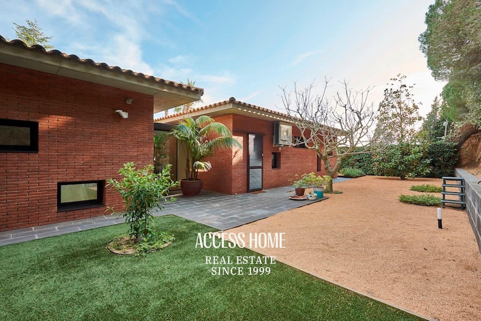 4 bedroom Villa for sale in Sant Vicenc de Montalt with pool garage - € 1,395,000 (Ref: 9254436)