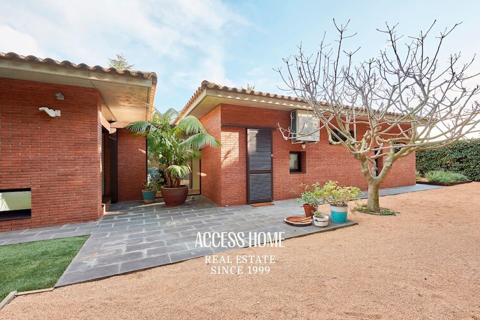 4 bedroom Villa for sale in Sant Vicenc de Montalt with pool garage - € 1,395,000 (Ref: 9254436)