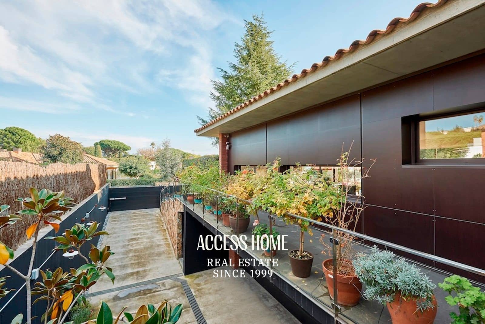 4 bedroom Villa for sale in Sant Vicenc de Montalt with pool garage - € 1,395,000 (Ref: 9254436)