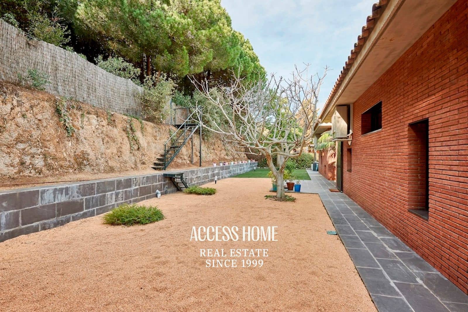 4 bedroom Villa for sale in Sant Vicenc de Montalt with pool garage - € 1,395,000 (Ref: 9254436)