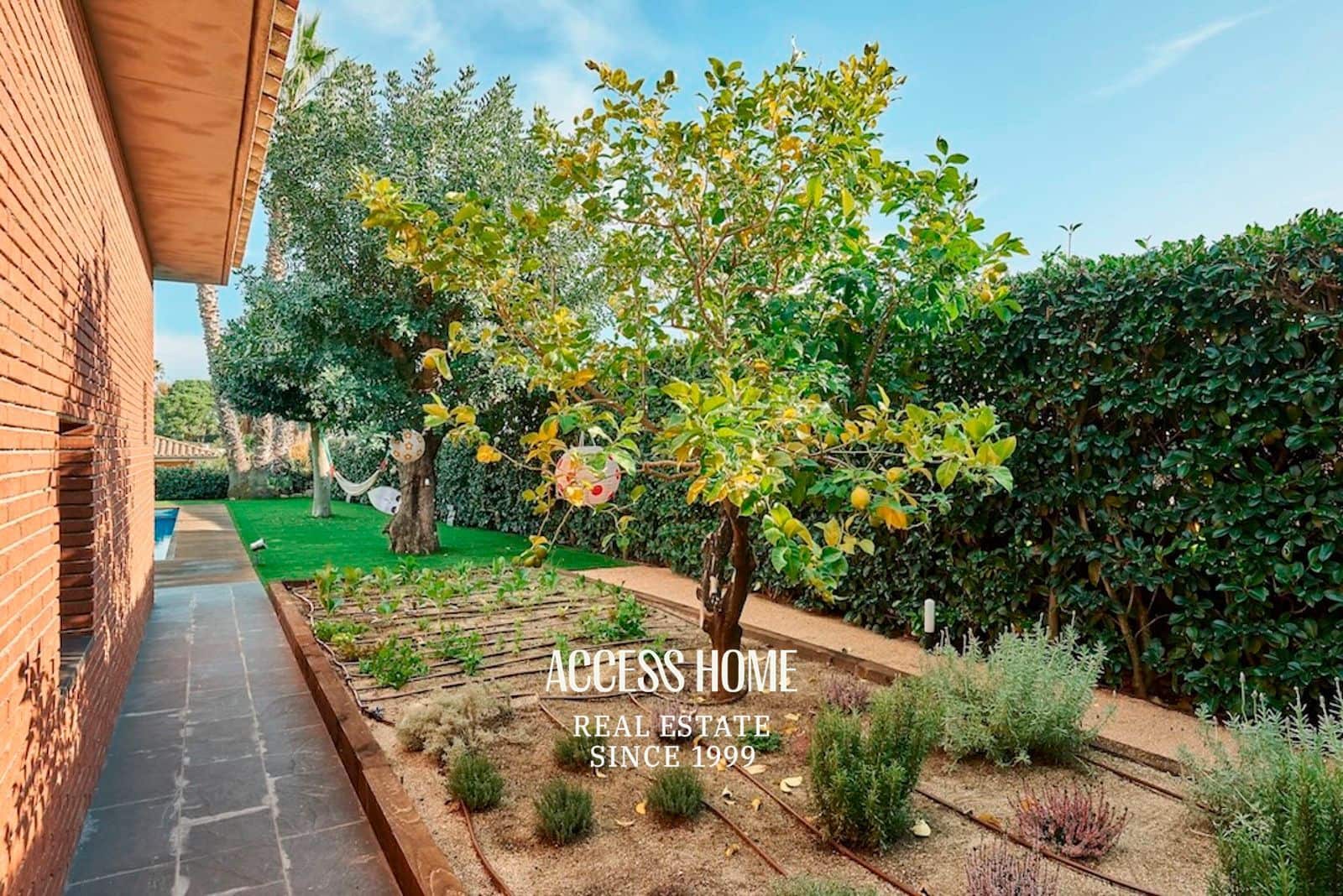 4 bedroom Villa for sale in Sant Vicenc de Montalt with pool garage - € 1,395,000 (Ref: 9254436)