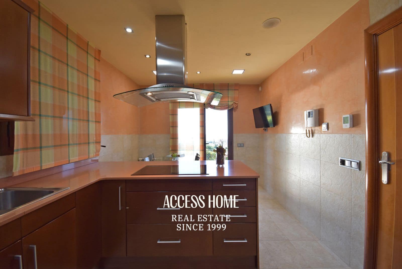 5 soverom Villa til salgs i Premia de Dalt med svømmebasseng garasje - € 795 000 (Ref: 9332869)