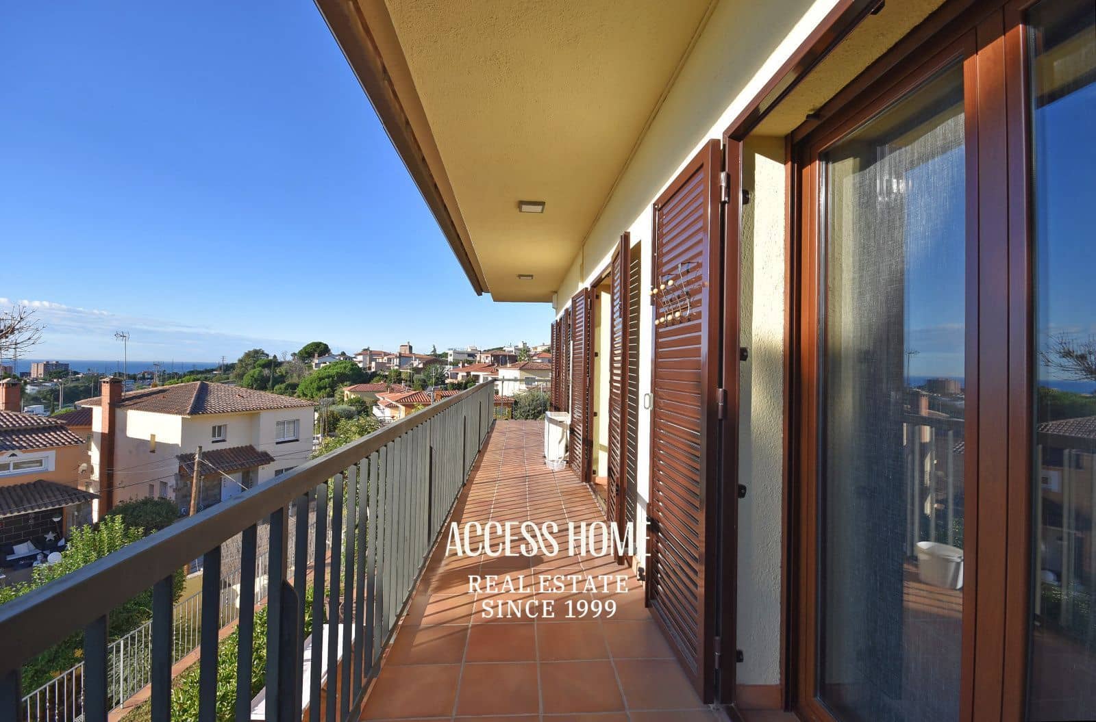 5 soverom Villa til salgs i Premia de Dalt med svømmebasseng garasje - € 795 000 (Ref: 9332869)