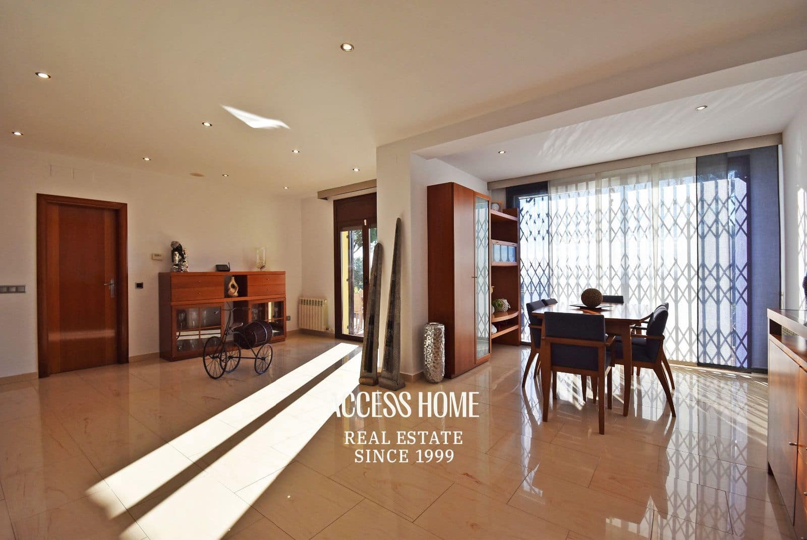 5 soverom Villa til salgs i Premia de Dalt med svømmebasseng garasje - € 795 000 (Ref: 9332869)