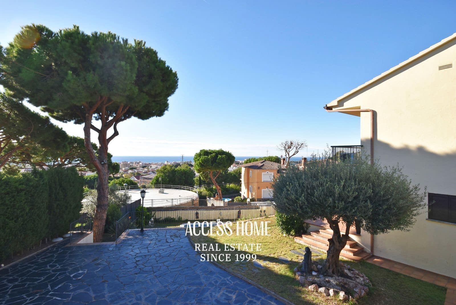 5 soverom Villa til salgs i Premia de Dalt med svømmebasseng garasje - € 795 000 (Ref: 9332869)