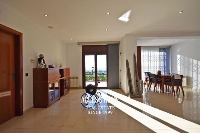 5 makuuhuone Huvila myytävänä paikassa Premià de Dalt mukana uima-altaan 
autotalli - 795 000 € (Ref: 9332869)