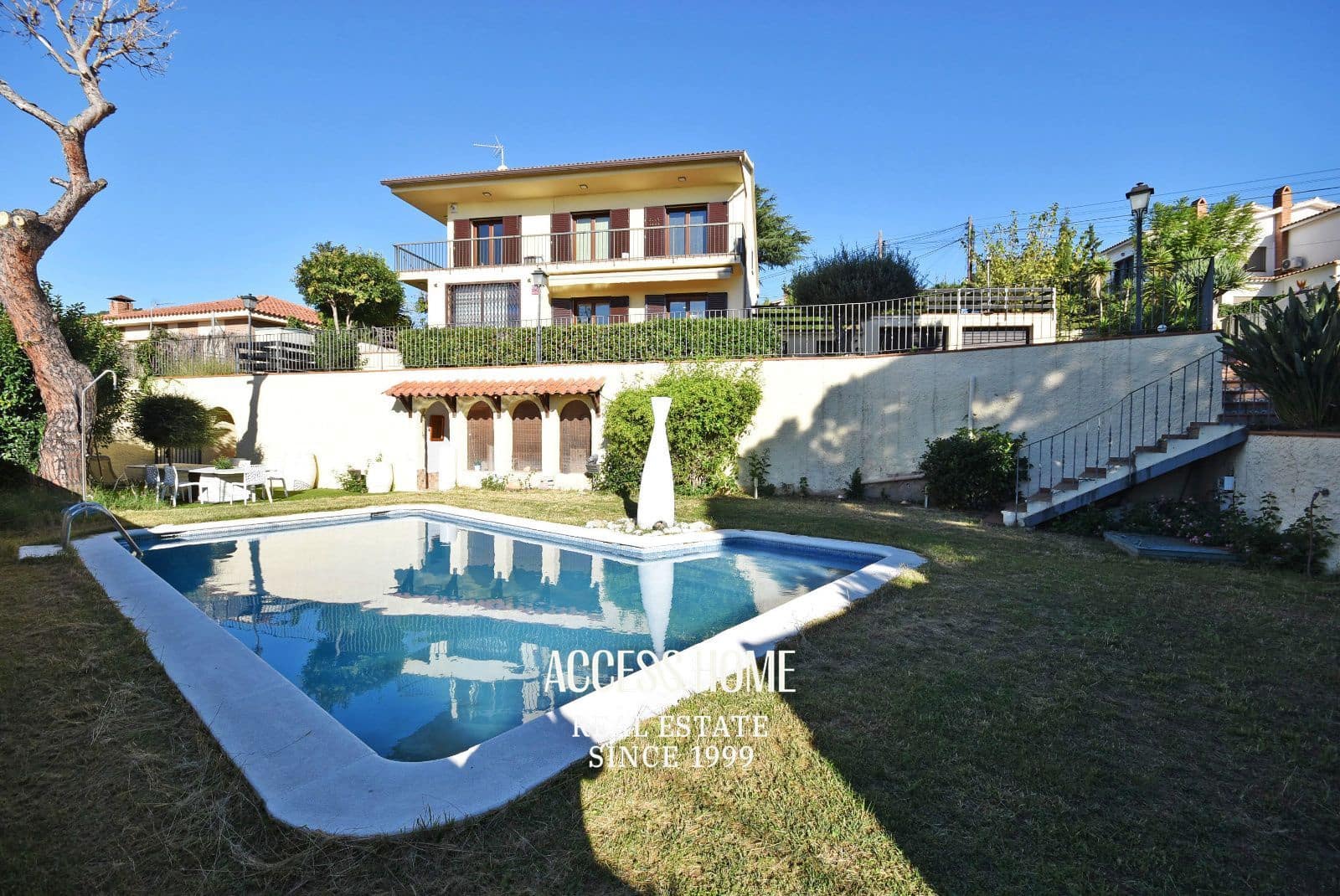 5 soverom Villa til salgs i Premia de Dalt med svømmebasseng garasje - € 795 000 (Ref: 9332869)