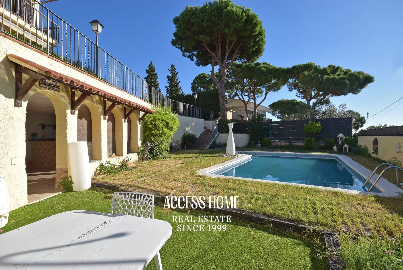 5 soverom Villa til salgs i Premia de Dalt med svømmebasseng garasje - € 795 000 (Ref: 9332869)