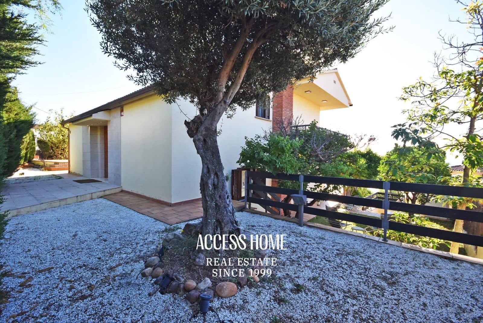 5 soverom Villa til salgs i Premia de Dalt med svømmebasseng garasje - € 795 000 (Ref: 9332869)