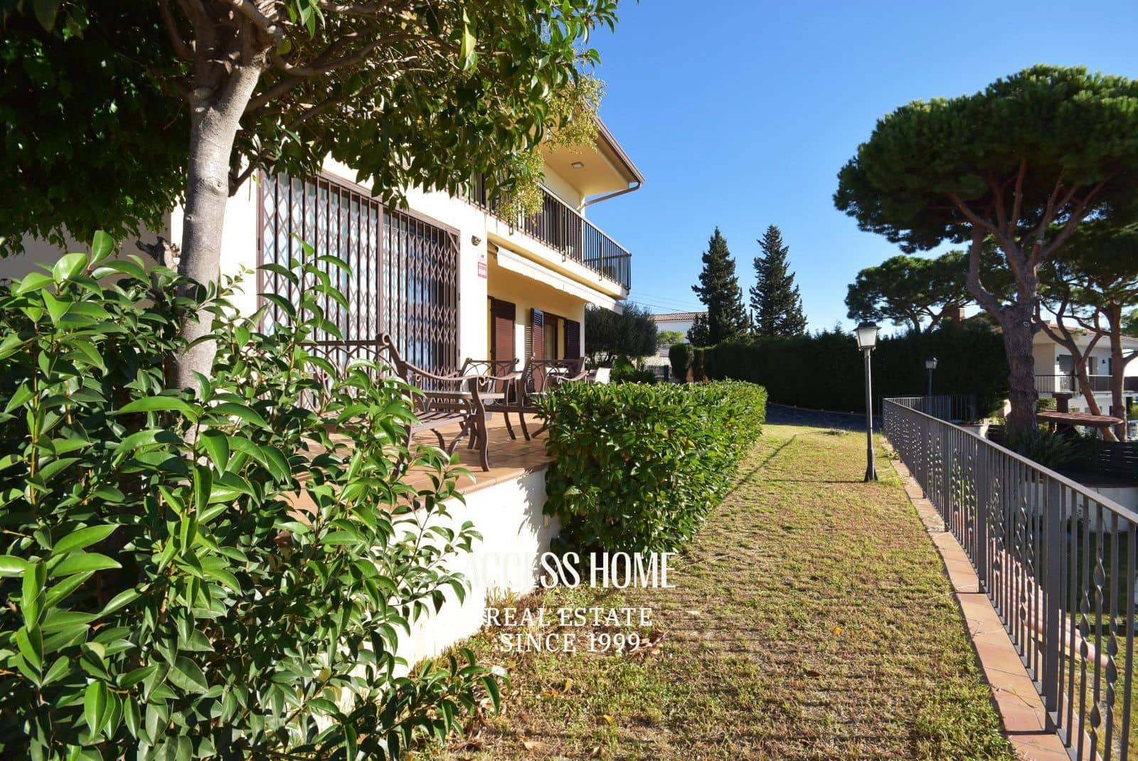 5 soverom Villa til salgs i Premia de Dalt med svømmebasseng garasje - € 795 000 (Ref: 9332869)