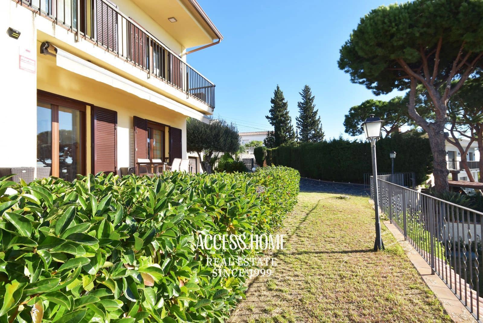 5 soverom Villa til salgs i Premia de Dalt med svømmebasseng garasje - € 795 000 (Ref: 9332869)