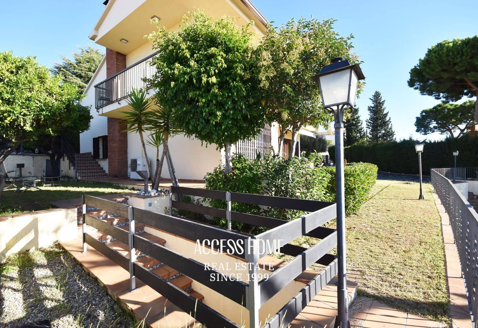 5 soverom Villa til salgs i Premia de Dalt med svømmebasseng garasje - € 795 000 (Ref: 9332869)