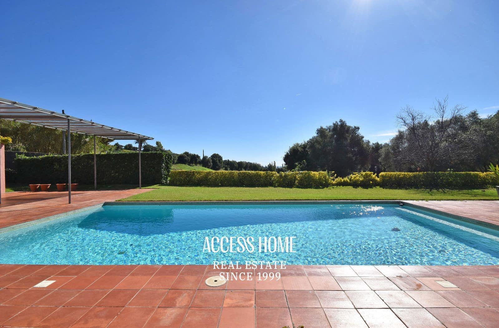 4 bedroom Villa for rent in Sant Vicenc de Montalt with pool garage - € 6,000 (Ref: 9336877)