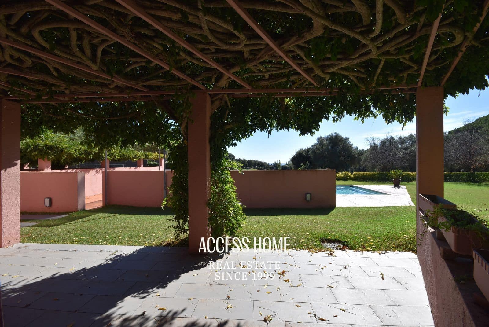 4 bedroom Villa for rent in Sant Vicenc de Montalt with pool garage - € 6,000 (Ref: 9336877)