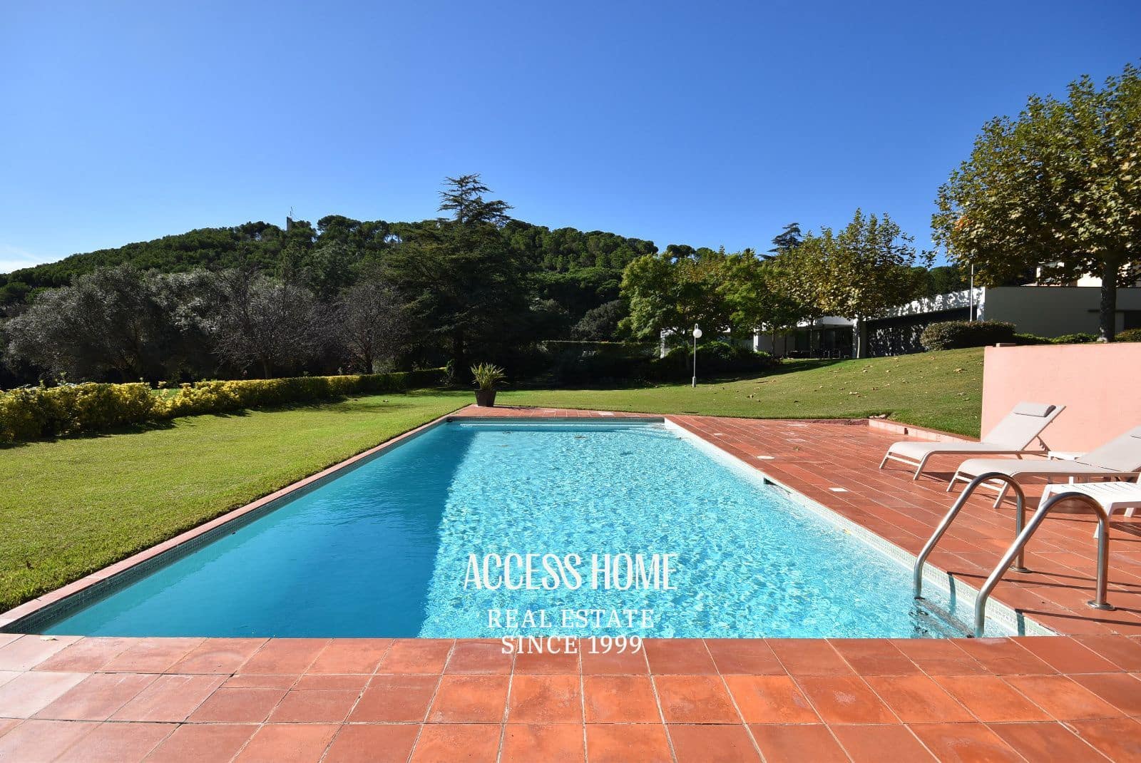 4 bedroom Villa for rent in Sant Vicenc de Montalt with pool garage - € 6,000 (Ref: 9336877)