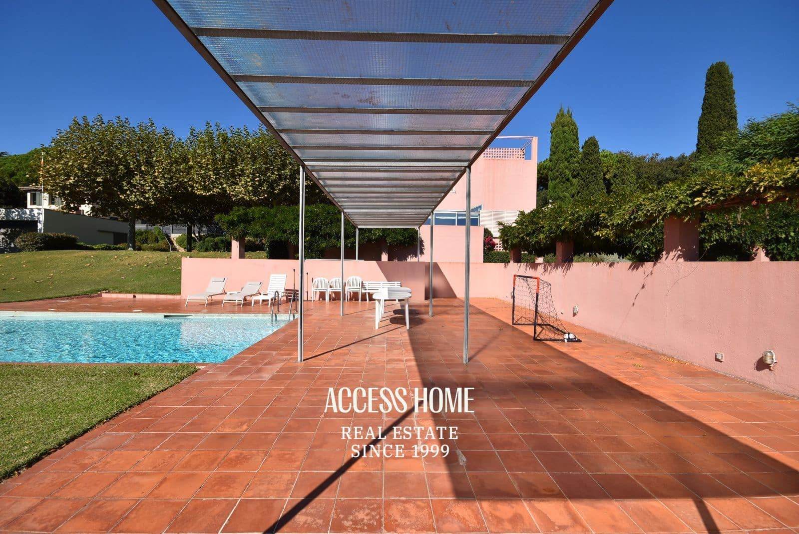 4 bedroom Villa for rent in Sant Vicenc de Montalt with pool garage - € 6,000 (Ref: 9336877)