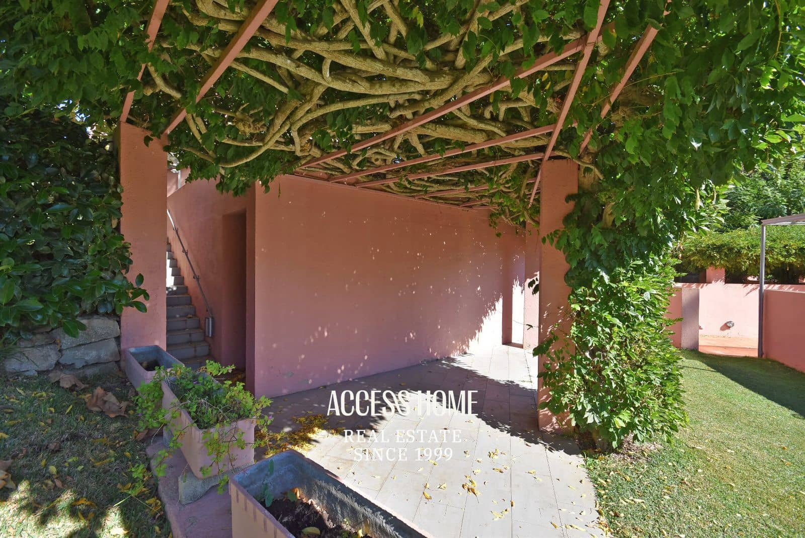 4 bedroom Villa for rent in Sant Vicenc de Montalt with pool garage - € 6,000 (Ref: 9336877)