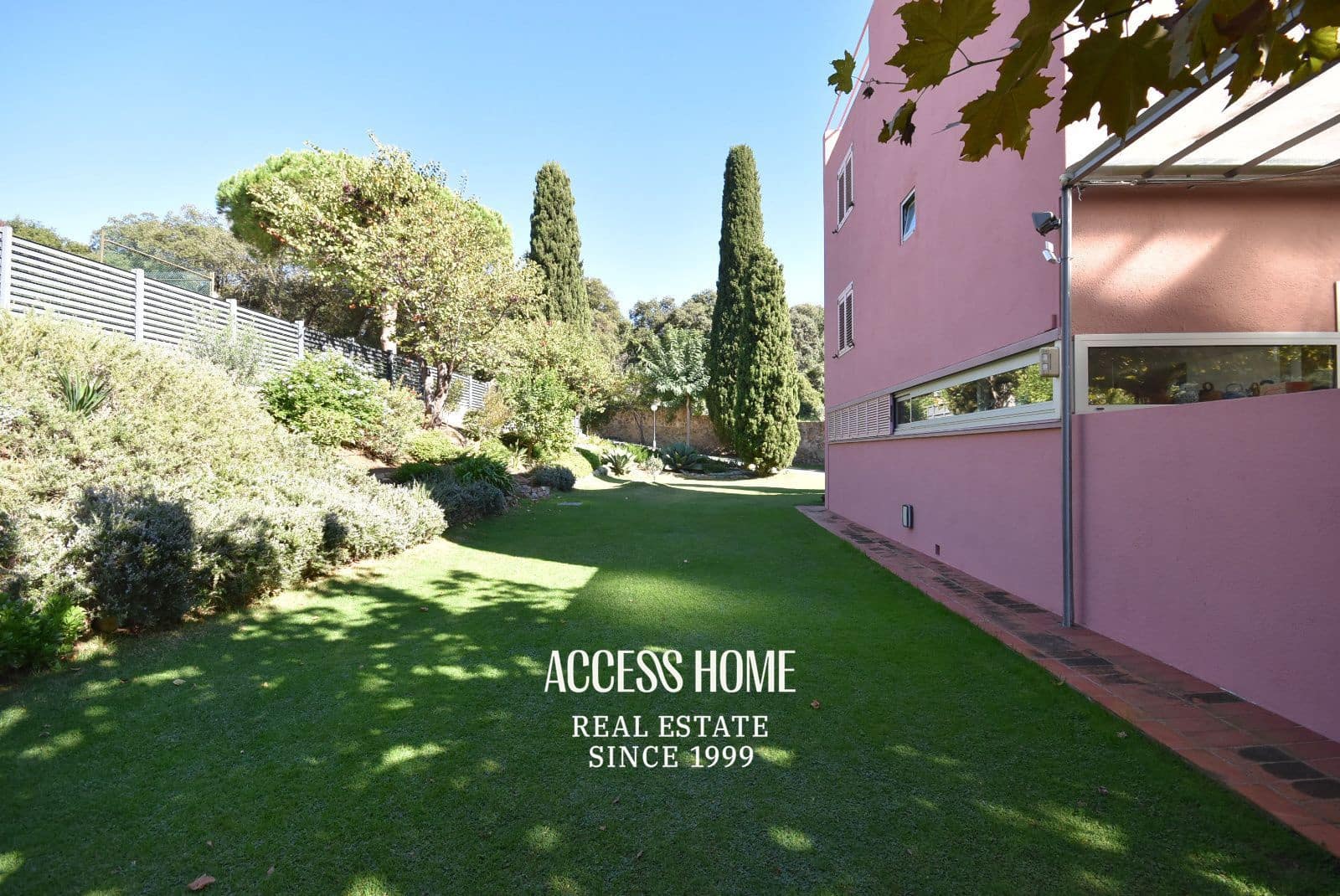 4 bedroom Villa for rent in Sant Vicenc de Montalt with pool garage - € 6,000 (Ref: 9336877)