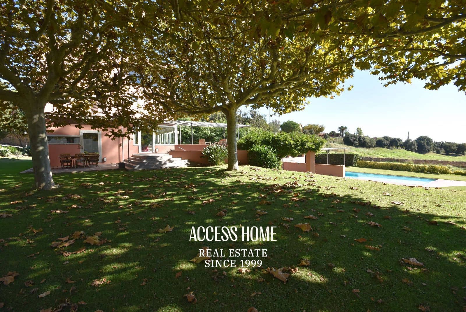 4 bedroom Villa for rent in Sant Vicenc de Montalt with pool garage - € 6,000 (Ref: 9336877)