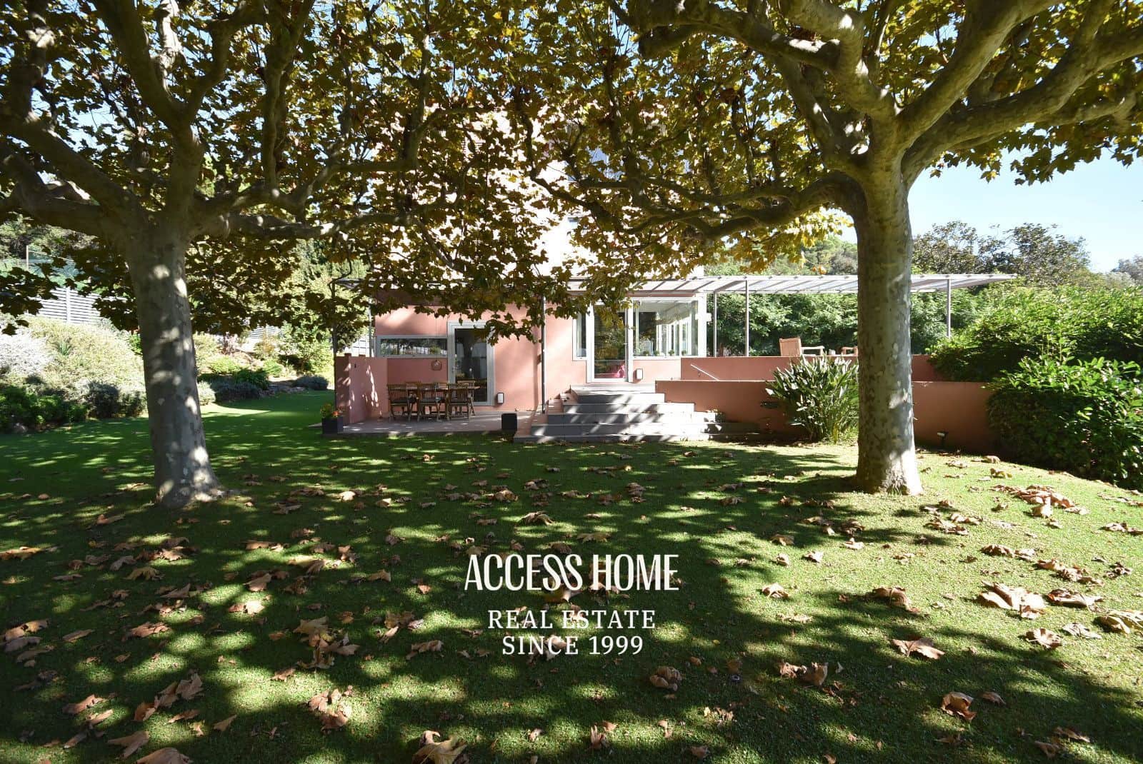 4 bedroom Villa for rent in Sant Vicenc de Montalt with pool garage - € 6,000 (Ref: 9336877)