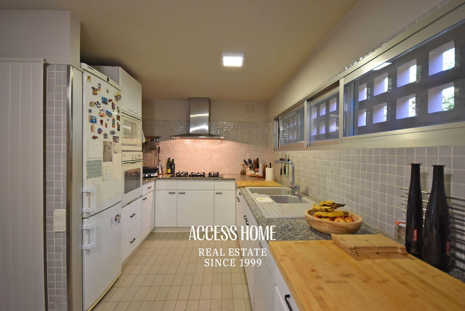 4 bedroom Villa for rent in Sant Vicenc de Montalt with pool garage - € 6,000 (Ref: 9336877)