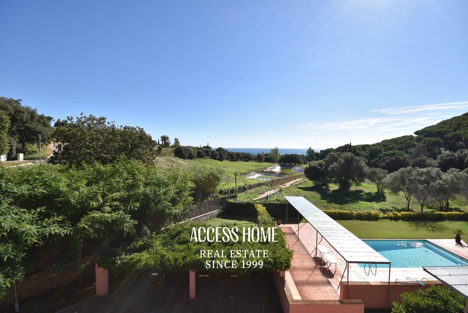 4 bedroom Villa for rent in Sant Vicenc de Montalt with pool garage - € 6,000 (Ref: 9336877)