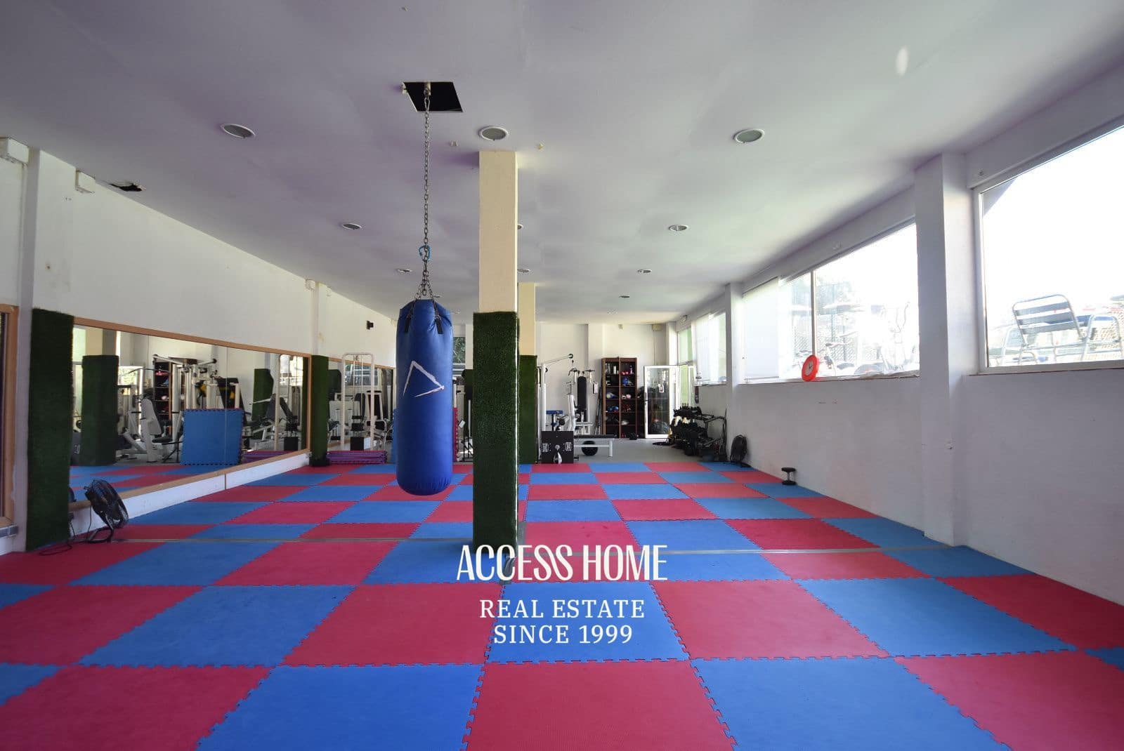 Villa til salg i Cabrils med swimmingpool - € 1.950.000 (Ref: 9356490)