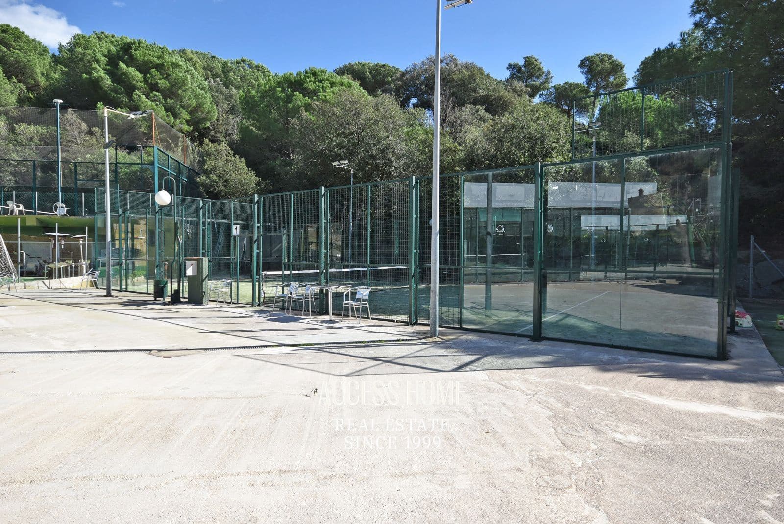 Villa til salg i Cabrils med swimmingpool - € 1.950.000 (Ref: 9356490)