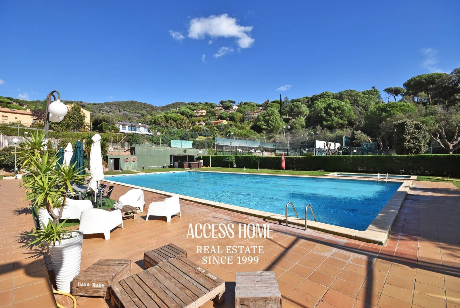 Villa til salg i Cabrils med swimmingpool - € 1.950.000 (Ref: 9356490)