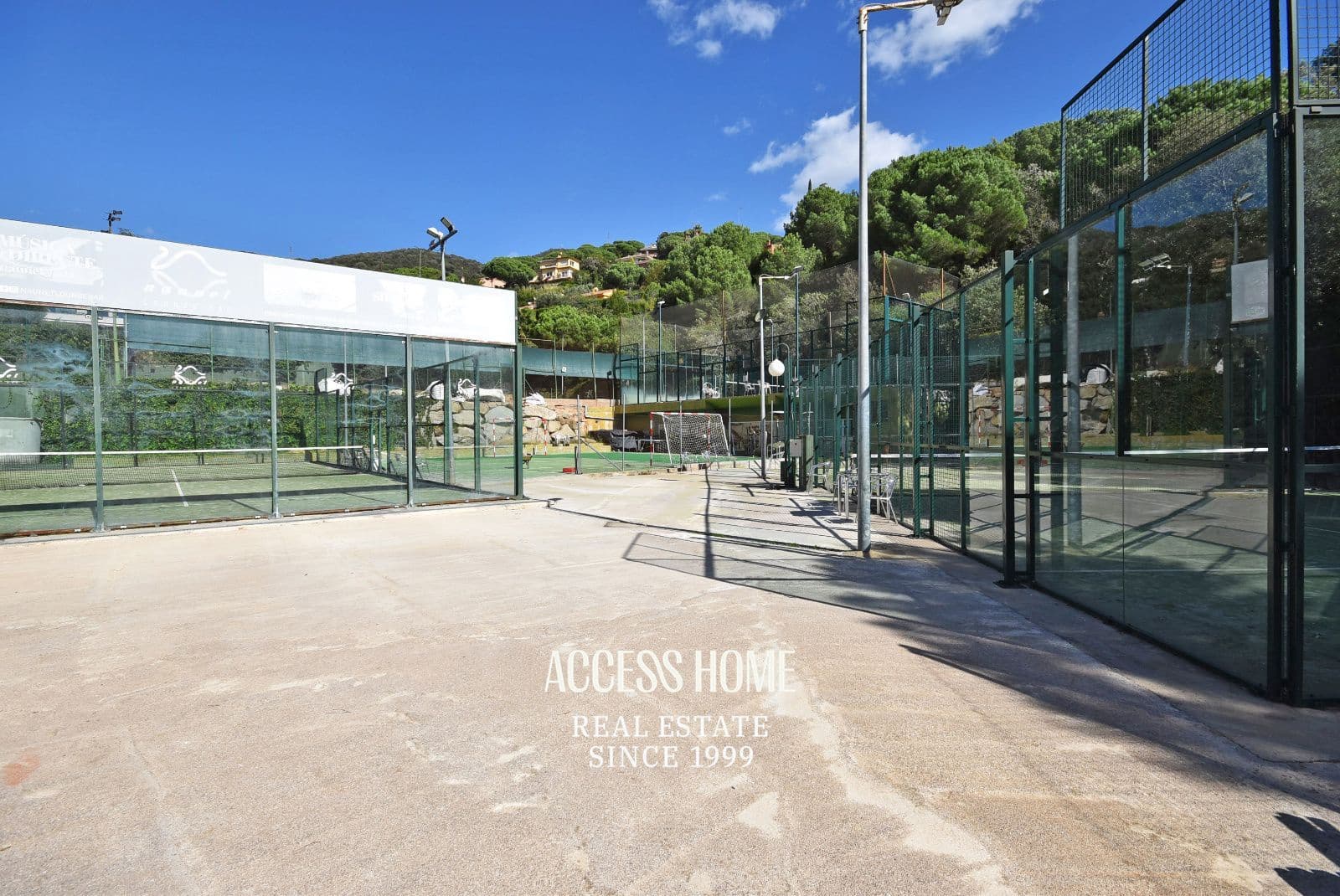 Villa til salg i Cabrils med swimmingpool - € 1.950.000 (Ref: 9356490)