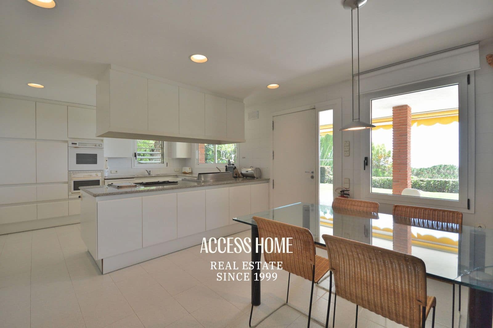 8 bedroom Villa for sale in Sant Vicenc de Montalt with pool garage - € 2,700,000 (Ref: 9363105)