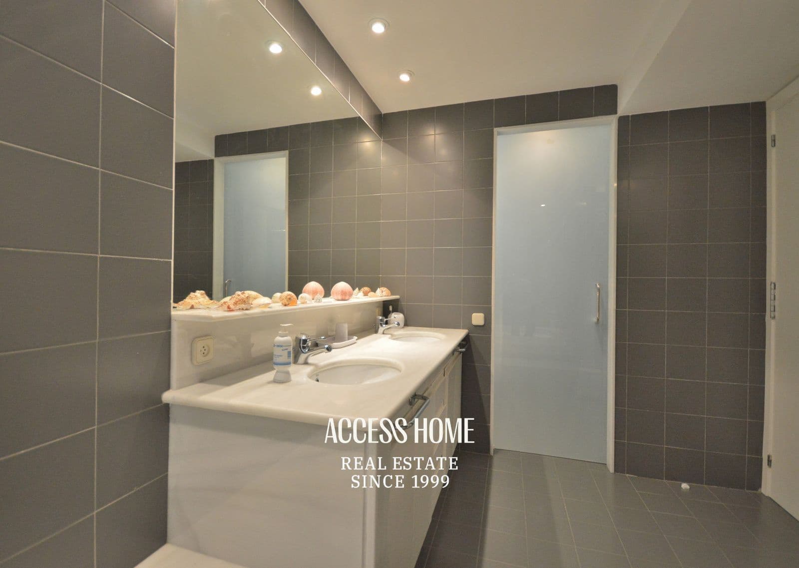 8 bedroom Villa for sale in Sant Vicenc de Montalt with pool garage - € 2,700,000 (Ref: 9363105)