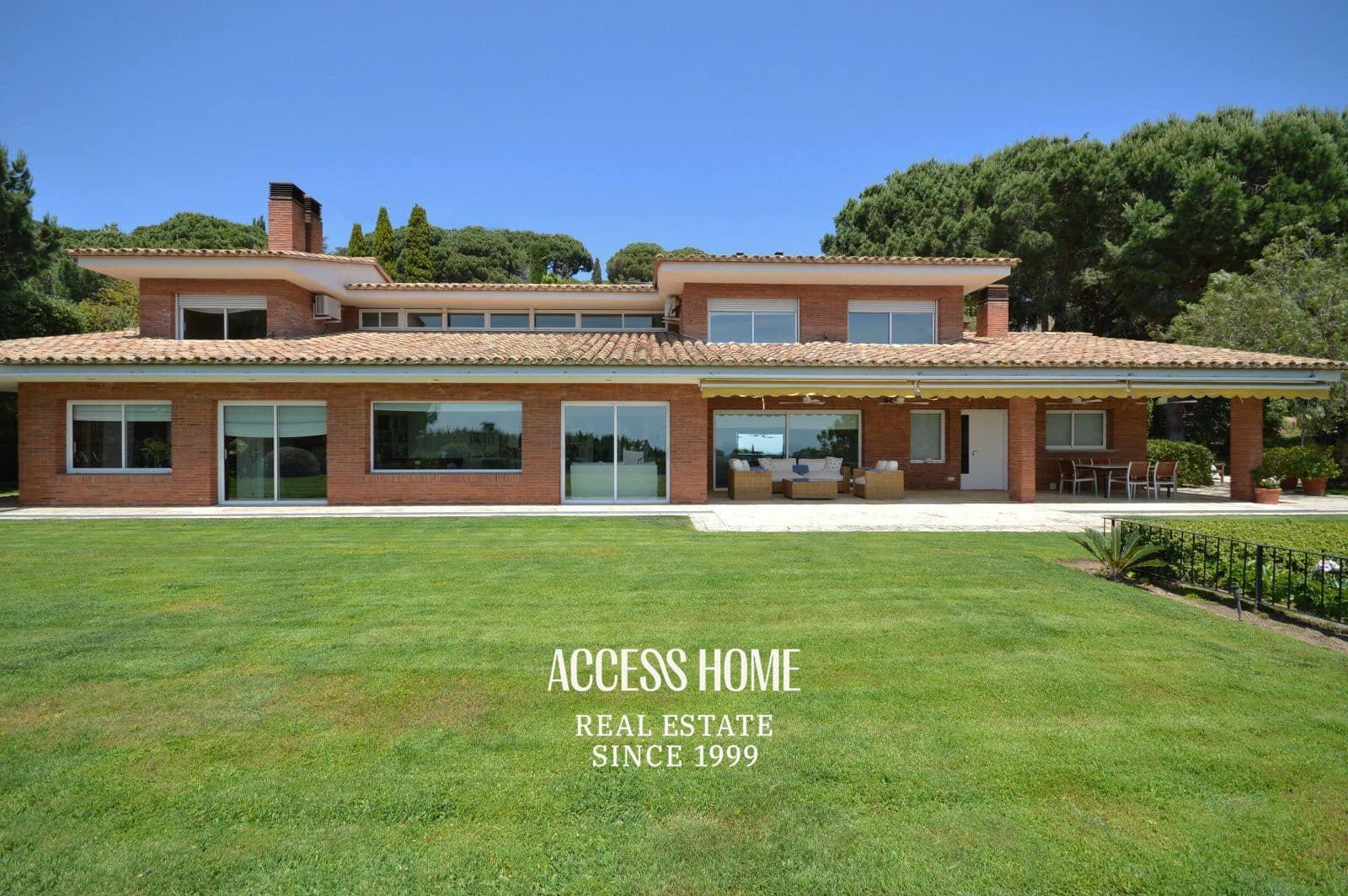 8 bedroom Villa for sale in Sant Vicenc de Montalt with pool garage - € 2,700,000 (Ref: 9363105)