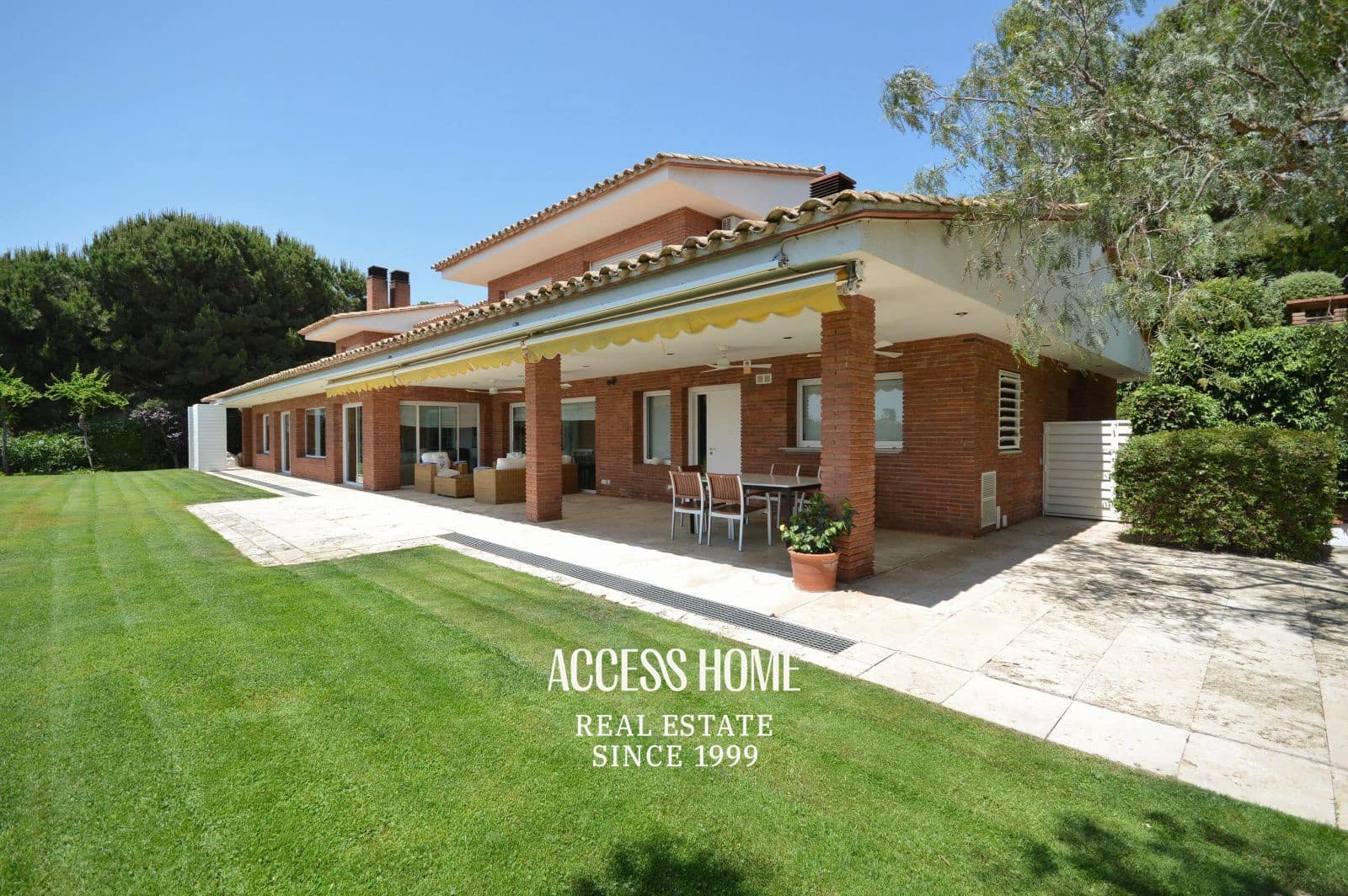 8 bedroom Villa for sale in Sant Vicenc de Montalt with pool garage - € 2,700,000 (Ref: 9363105)