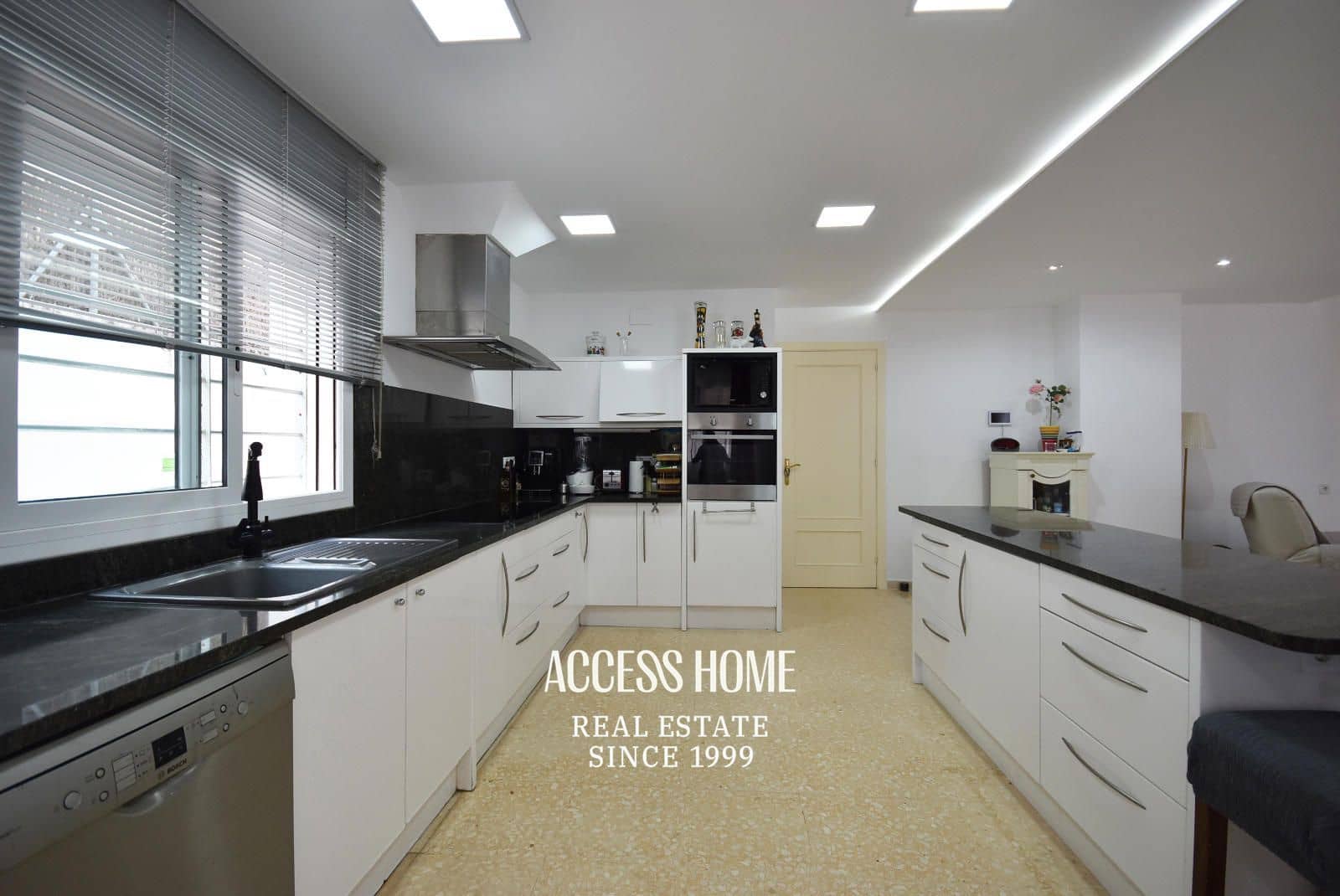 5 sypialnia Willa na sprzedaż w Alella z basenem garażem - 1 200 000 € (Ref: 9379998)