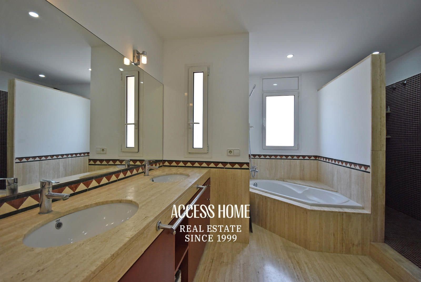 5 sypialnia Willa na sprzedaż w Alella z basenem garażem - 1 200 000 € (Ref: 9379998)