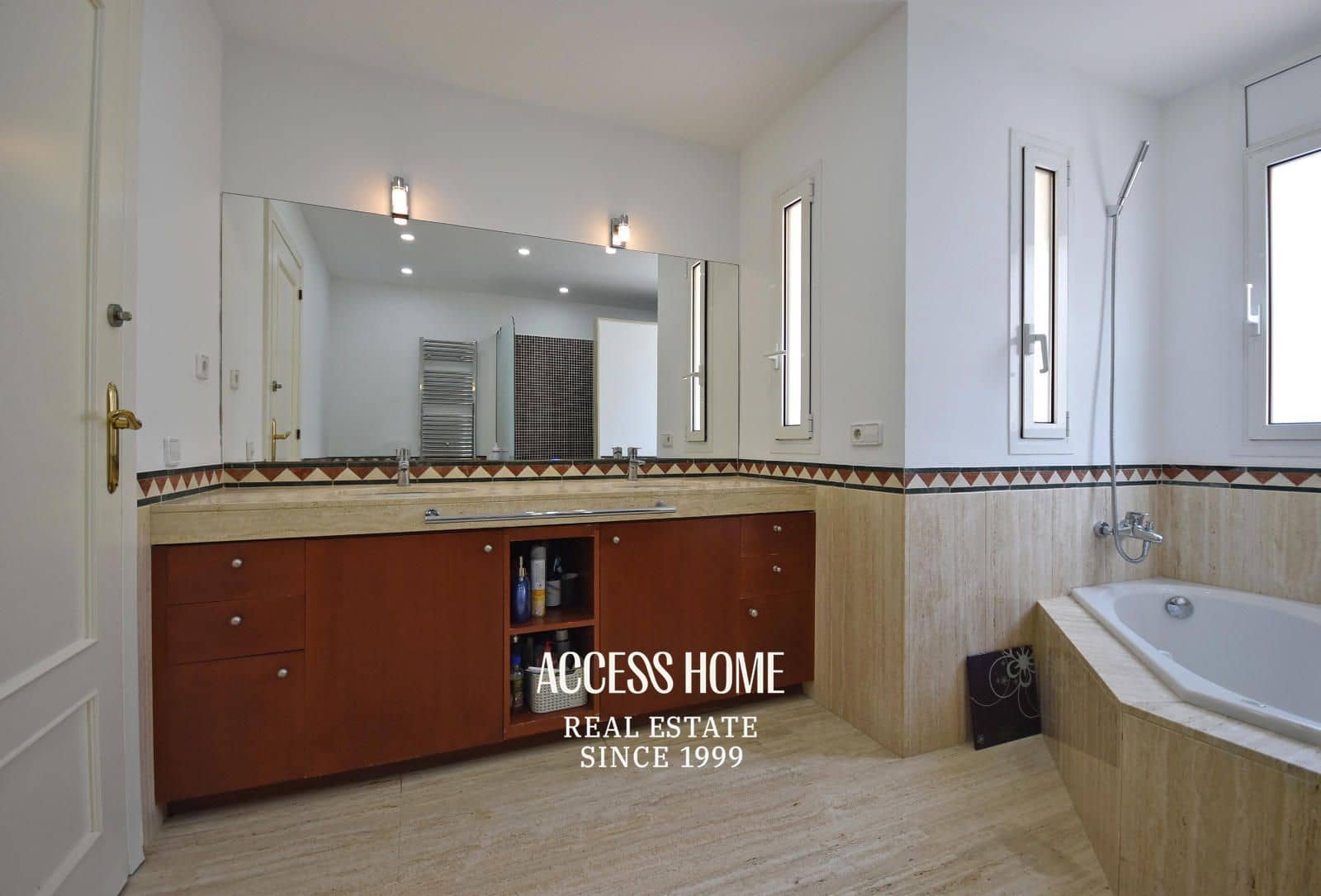 5 sypialnia Willa na sprzedaż w Alella z basenem garażem - 1 200 000 € (Ref: 9379998)