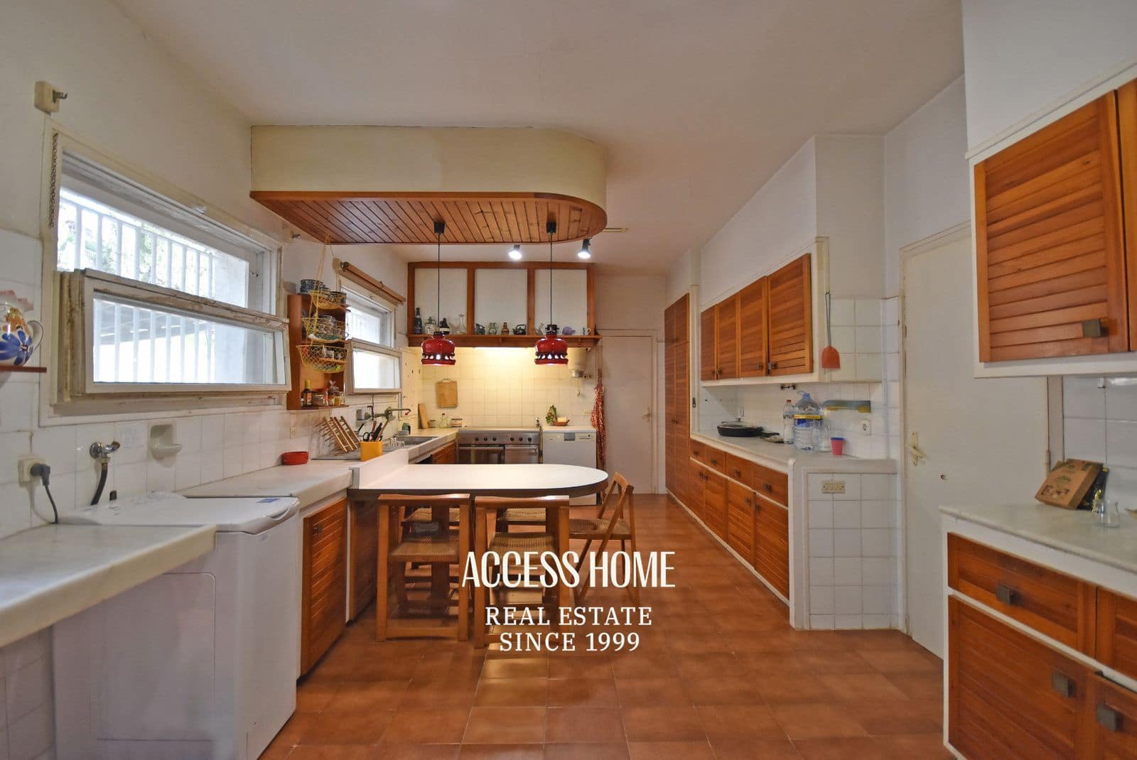 4 bedroom Villa for sale in Premia de Dalt with pool garage - € 930,000 (Ref: 9399876)