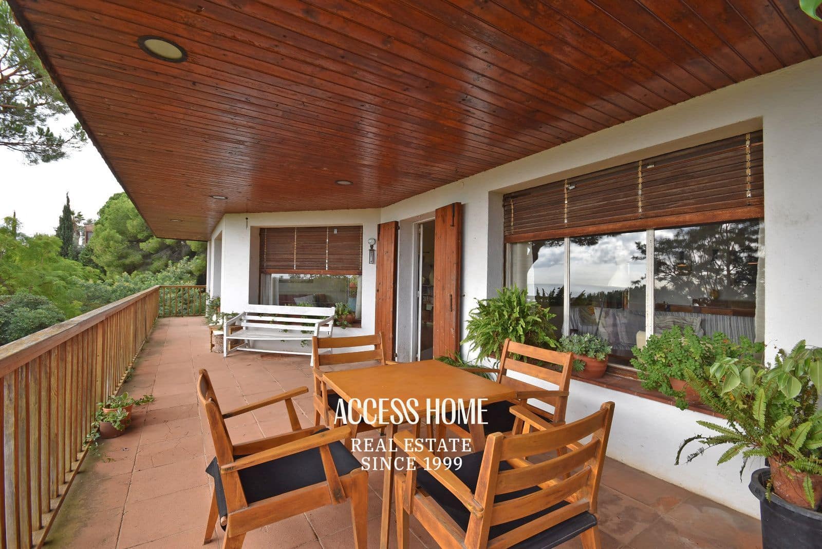 4 bedroom Villa for sale in Premia de Dalt with pool garage - € 930,000 (Ref: 9399876)