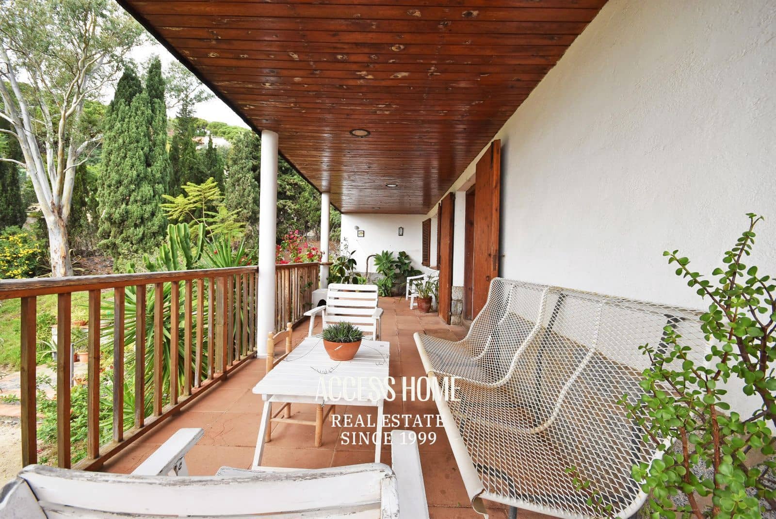 4 bedroom Villa for sale in Premia de Dalt with pool garage - € 930,000 (Ref: 9399876)