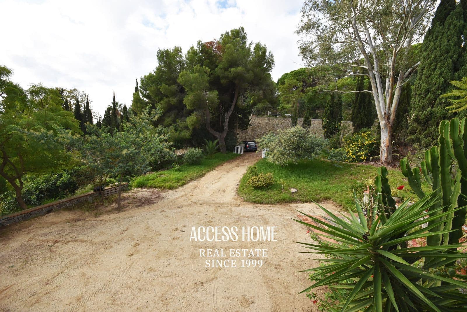 4 bedroom Villa for sale in Premia de Dalt with pool garage - € 930,000 (Ref: 9399876)