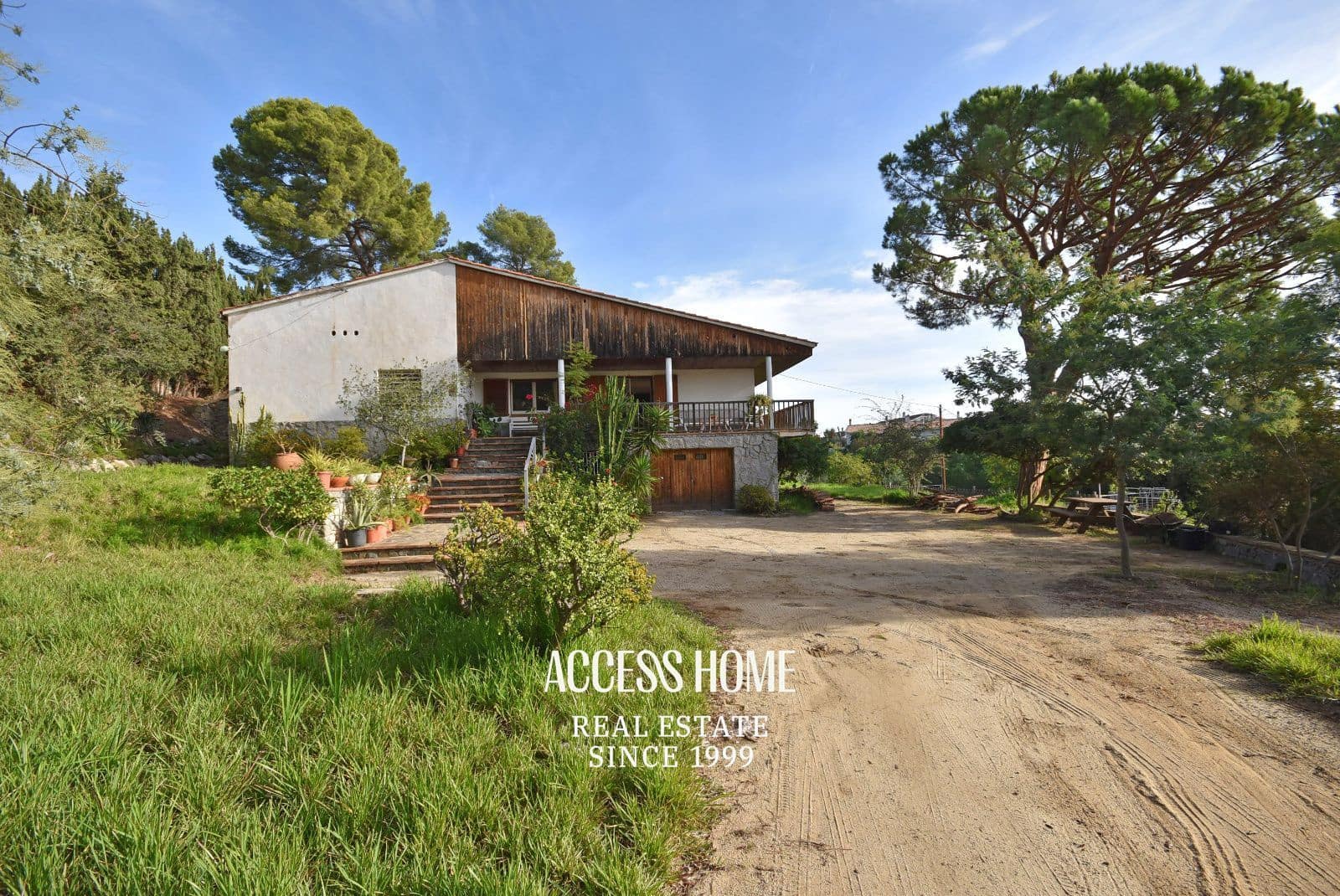 4 bedroom Villa for sale in Premia de Dalt with pool garage - € 930,000 (Ref: 9399876)