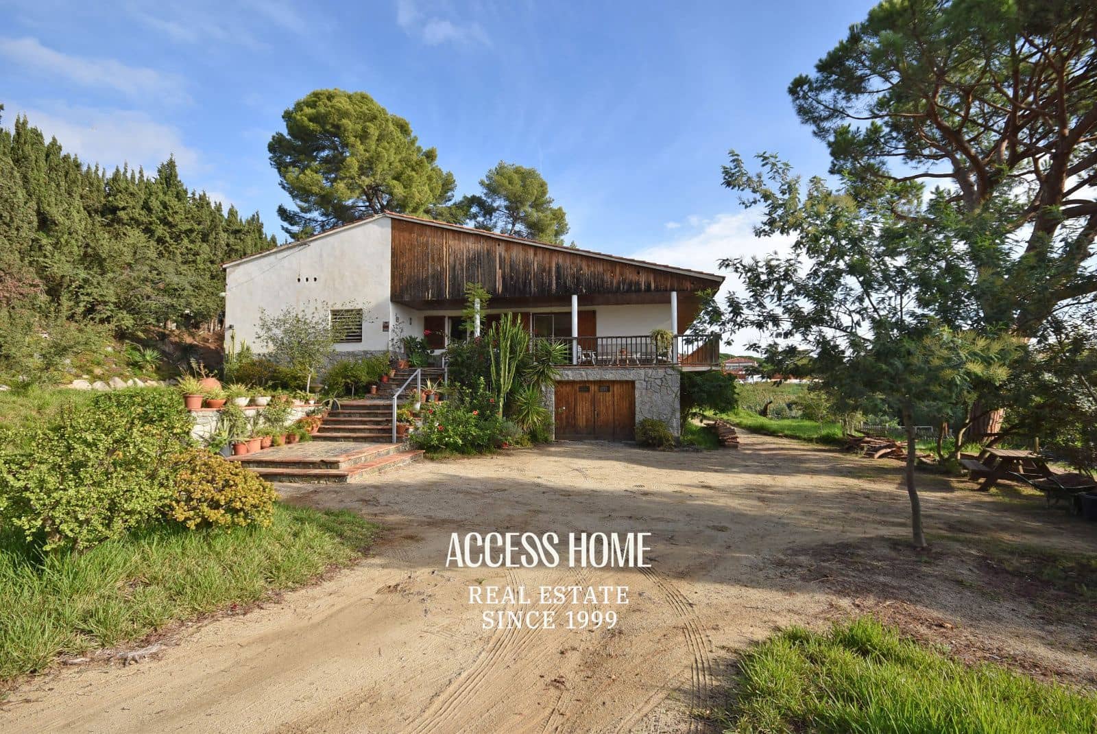 4 bedroom Villa for sale in Premia de Dalt with pool garage - € 930,000 (Ref: 9399876)