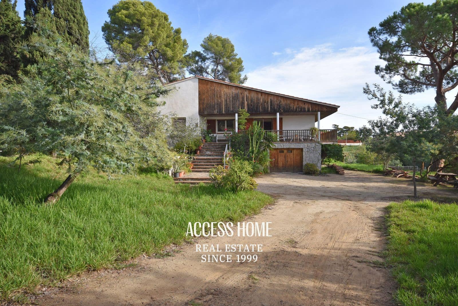 4 bedroom Villa for sale in Premia de Dalt with pool garage - € 930,000 (Ref: 9399876)